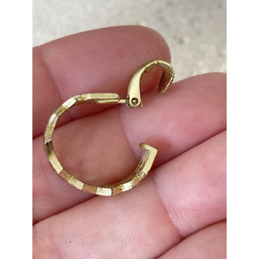 Small Gold Tone‎ Hoop Earrings Abstract Lattice Cutout Clip On Geometric